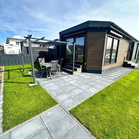 Ferienhaus Am Seepark -J&K Гох Екстериор снимка