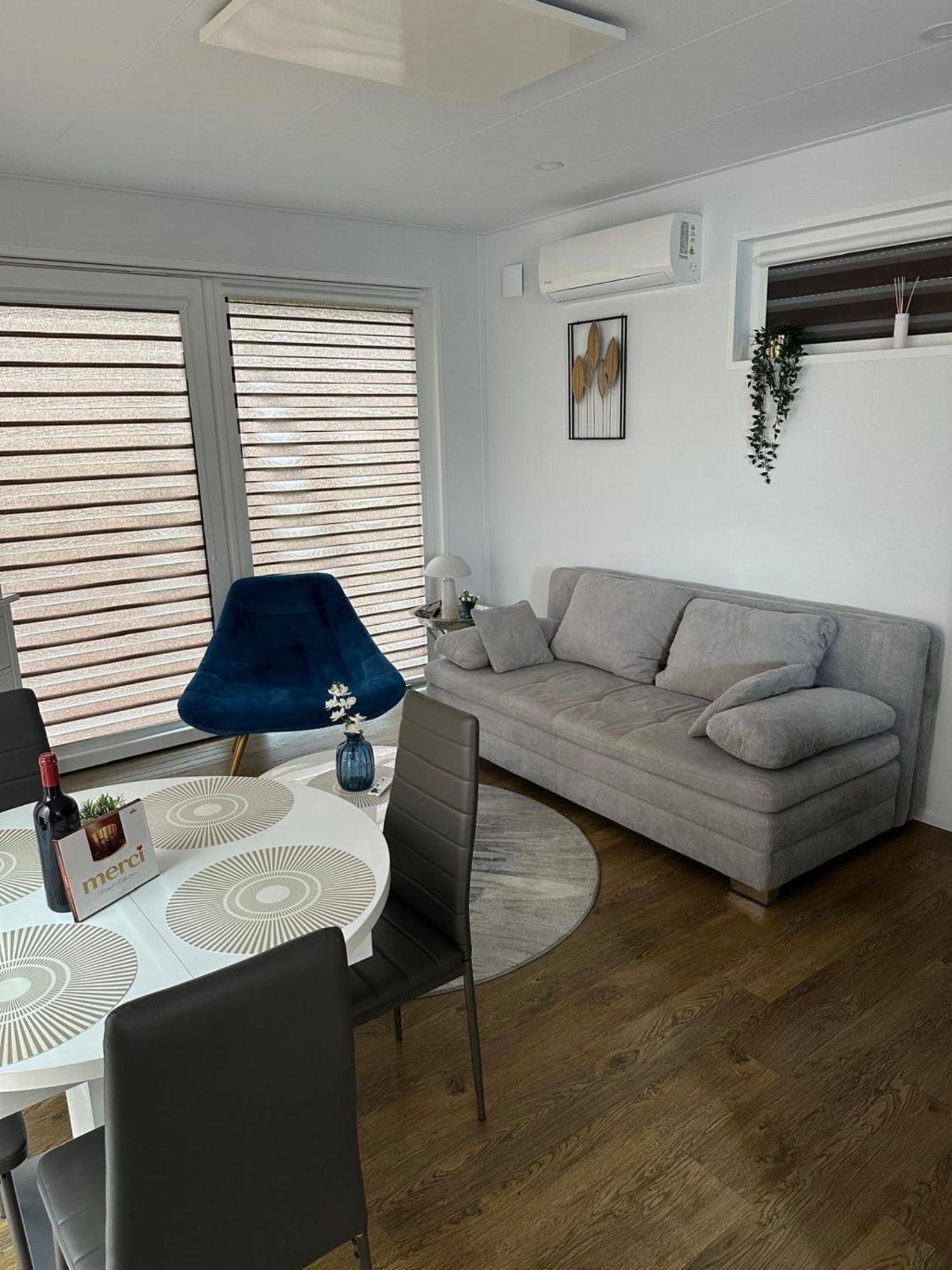 Ferienhaus Am Seepark -J&K Гох Екстериор снимка