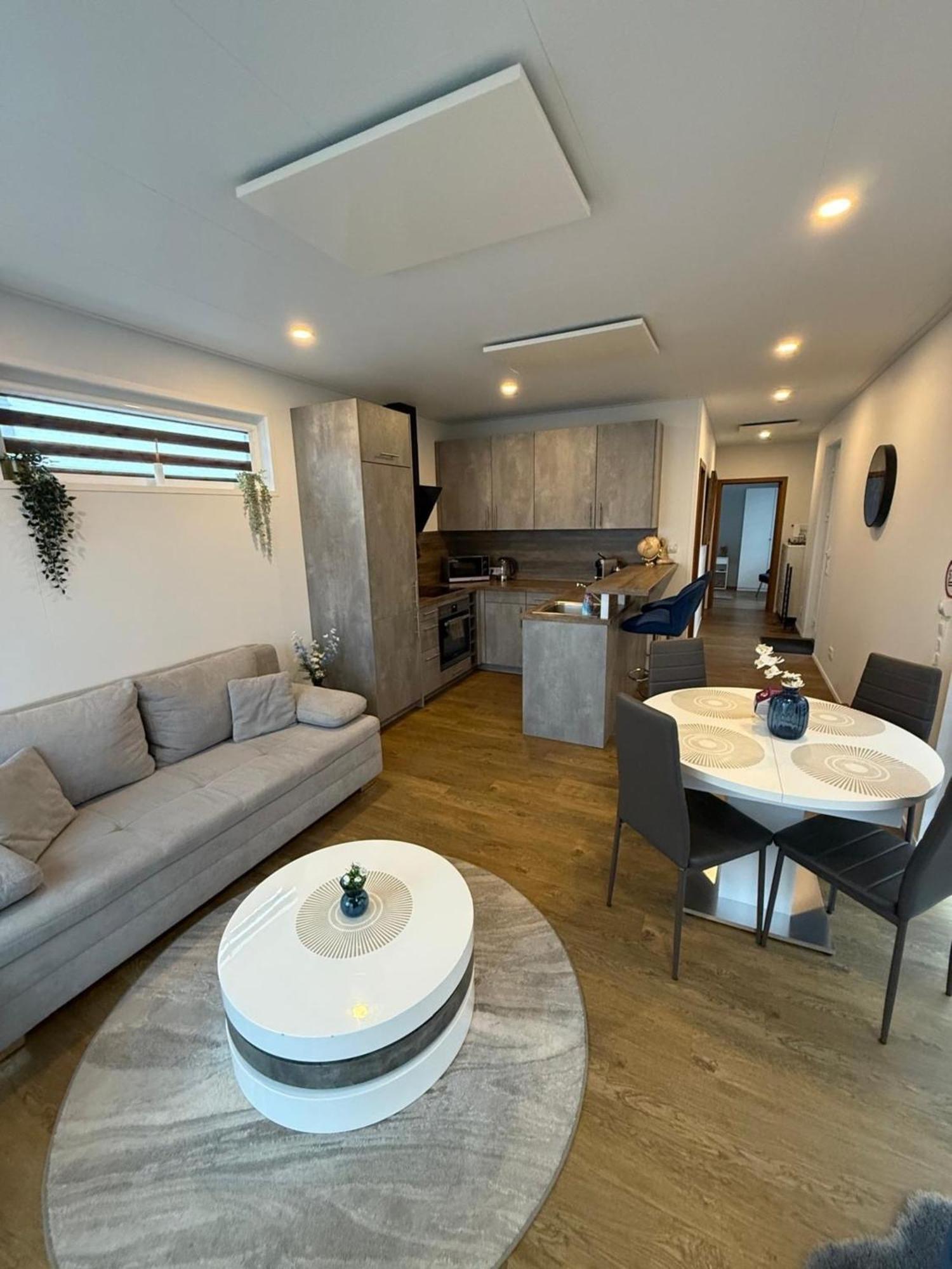 Ferienhaus Am Seepark -J&K Гох Екстериор снимка